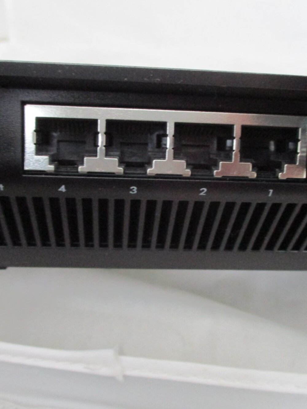NETGEAR Nighthawk Wireless Smart Gaming WiFi Router AC2300 R7000P bundle Adapter - Picture 13 of 16